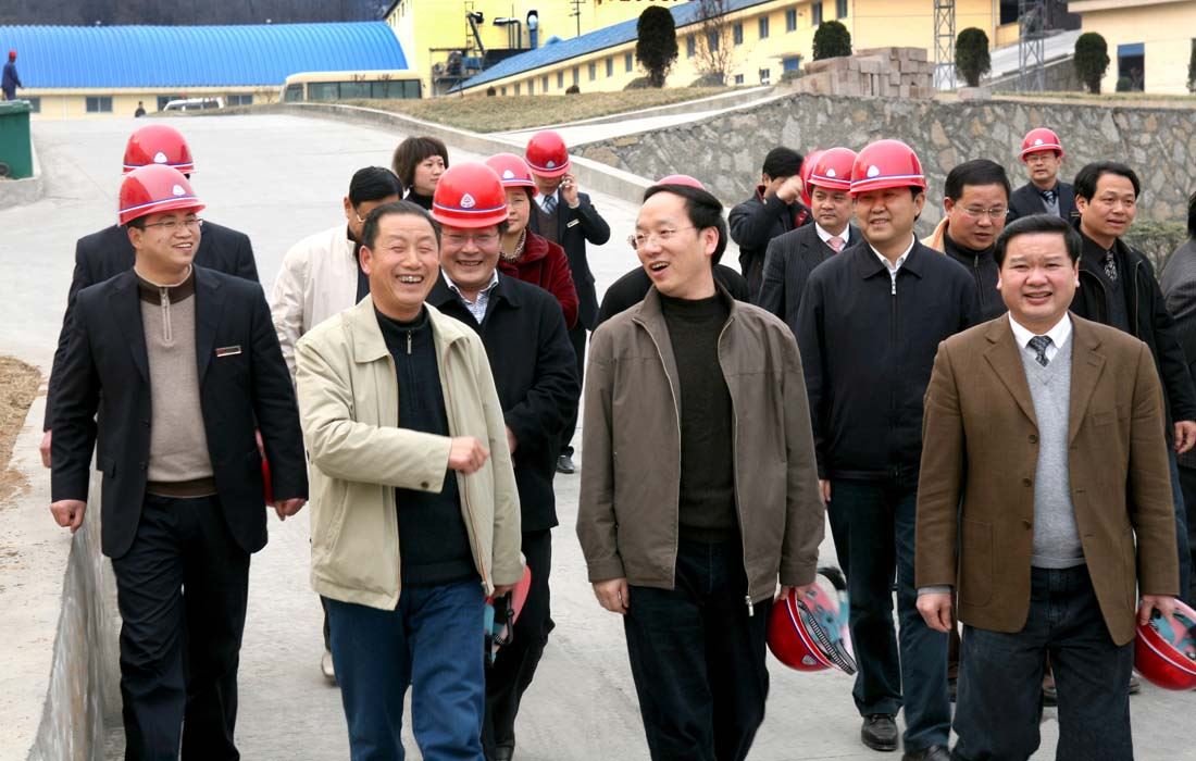2008年3月宜昌市市长李乐成在东圣集团调研