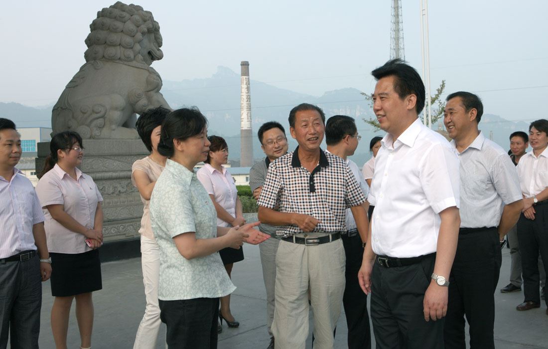 2012年8月省委常委宜昌市委书记黄楚平调研东圣集团